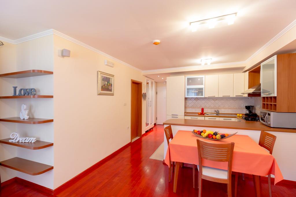 Leona & Borna'S Central Lapad Suites Дубровник Екстериор снимка