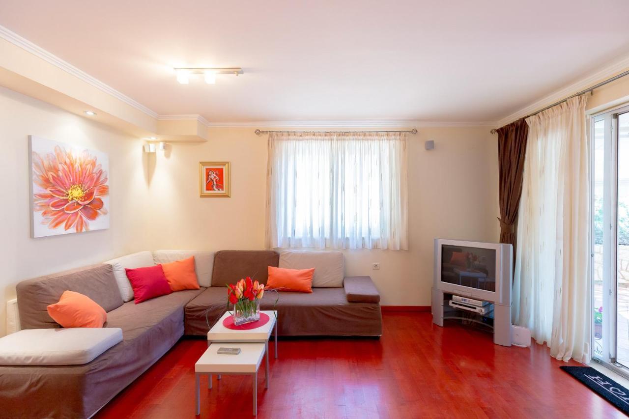 Leona & Borna'S Central Lapad Suites Дубровник Екстериор снимка