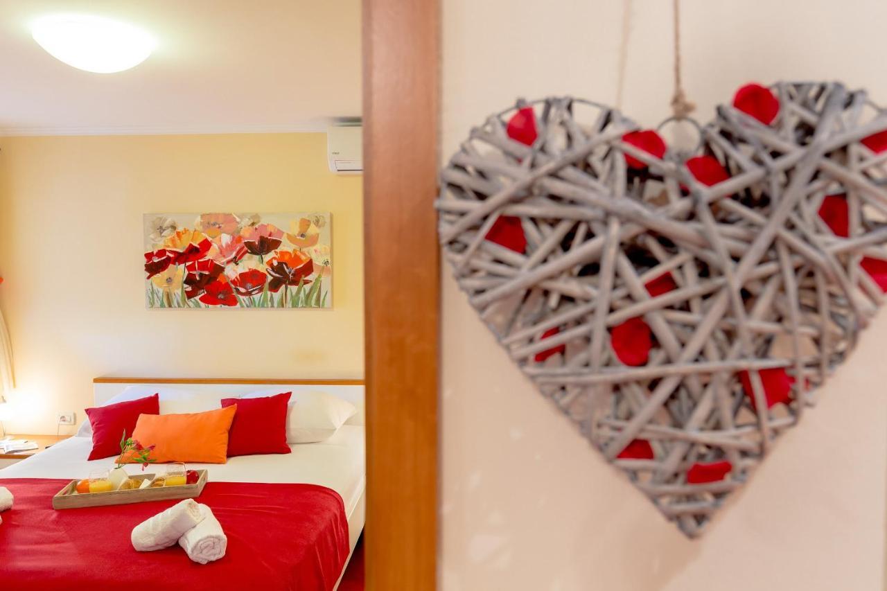 Leona & Borna'S Central Lapad Suites Дубровник Екстериор снимка